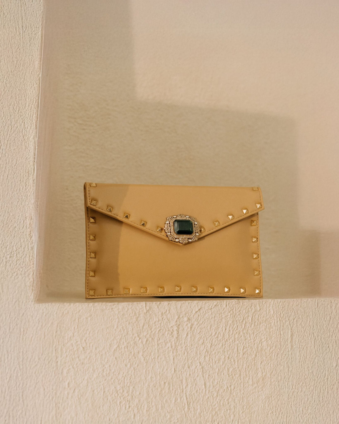 Why a Small Clutch Bag is the Perfect Travel Companion