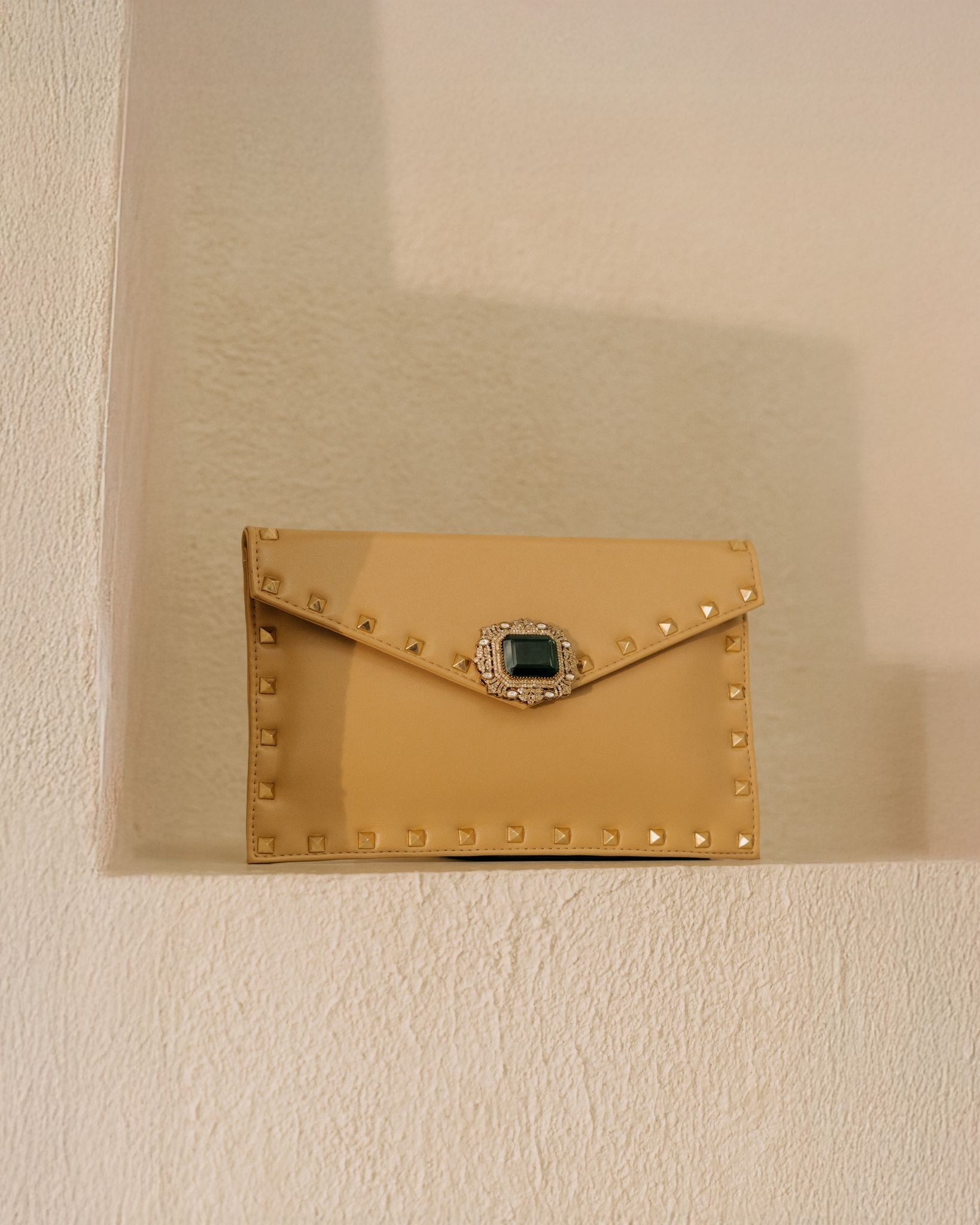 Why a Small Clutch Bag is the Perfect Travel Companion